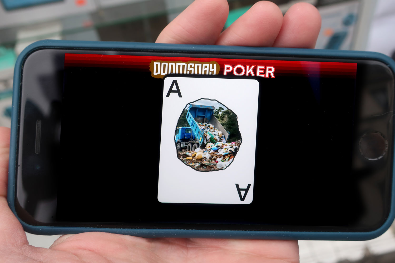 Claude Closky, ‘Doomsday Poker,’ 2025, Special issue no. 18, Place Art Magazine. Interactive website (https://publication.place-plateforme.com/hors-serie-18-claude-closky2/).